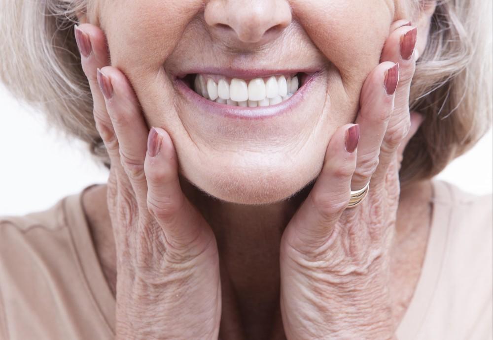 Problems that Artificial Teeth Can Cause for a Person